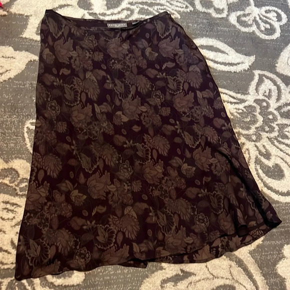 Kate Hill Dresses & Skirts - Kate hill 100% silk skirt. Excellent condition. Skirt is lined. Zips on side